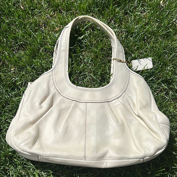 Coach Handbags - Coach Cream Leather Shoulder/ Hobo Kiss Lock Quiet Luxury Boho No B0869-12248
